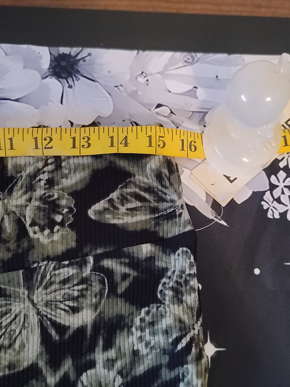 No Boundaries Black and Olive Green Butterfly Bell Bottom Leggings Size Large - Picture 9 of 9